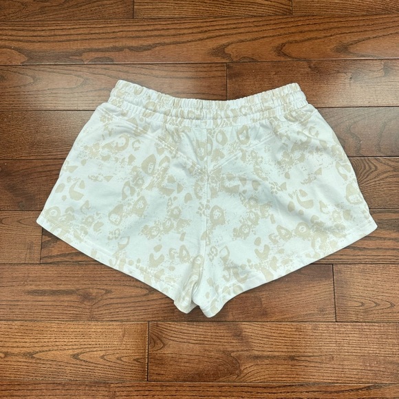 Gymshark Animal Graphic Short - Picture 7 of 13